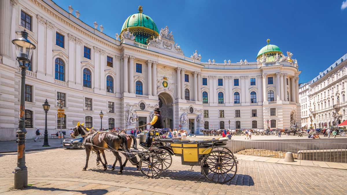 Fiaker vor Hofburg in Wien