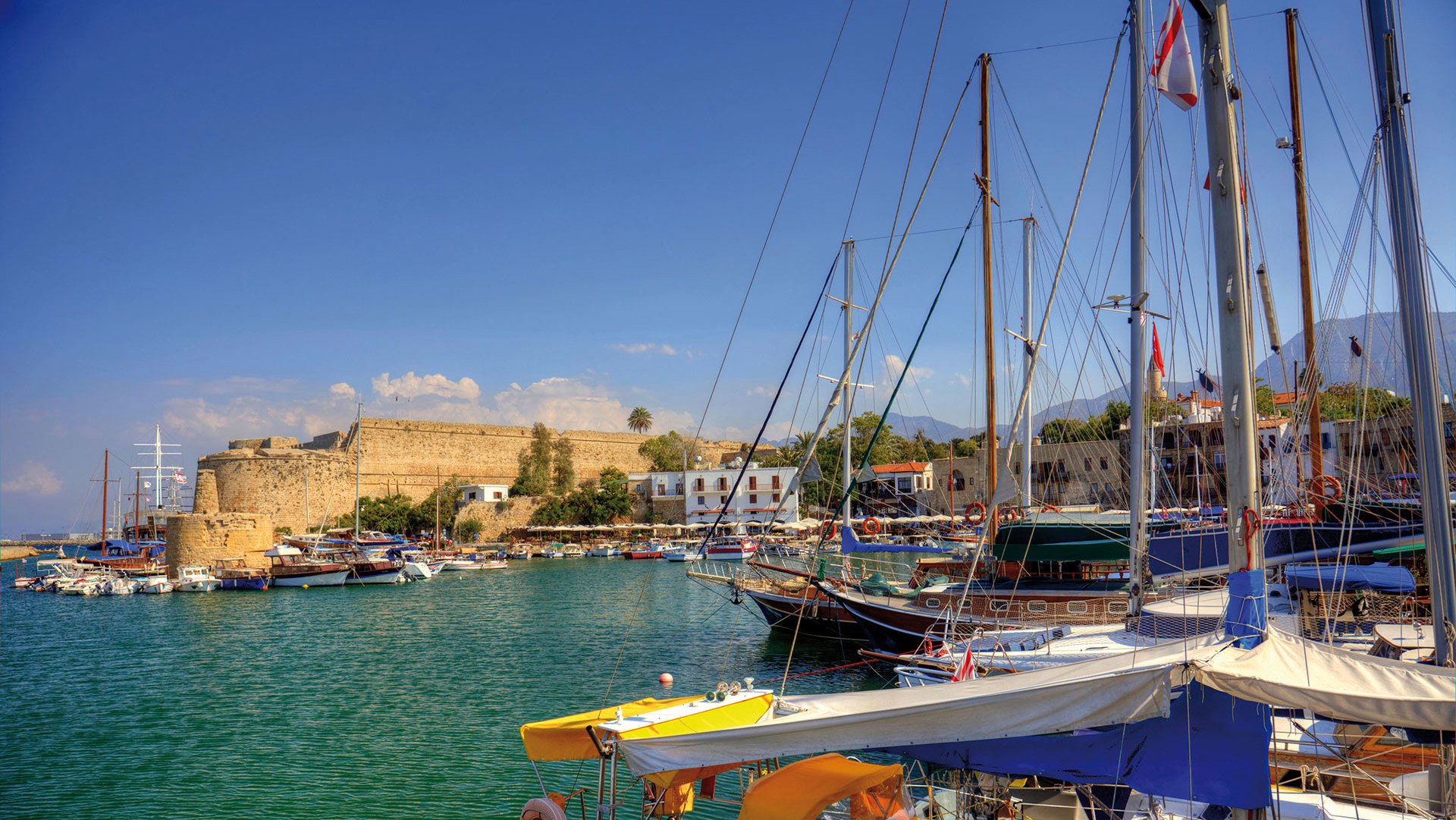 Mittelalterlicher Hafen von Kyrenia mit Burg