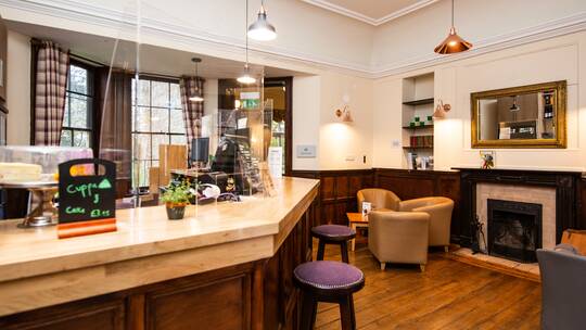 2 Klassenfahrt Chester YHAChesterTraffordHall Bar