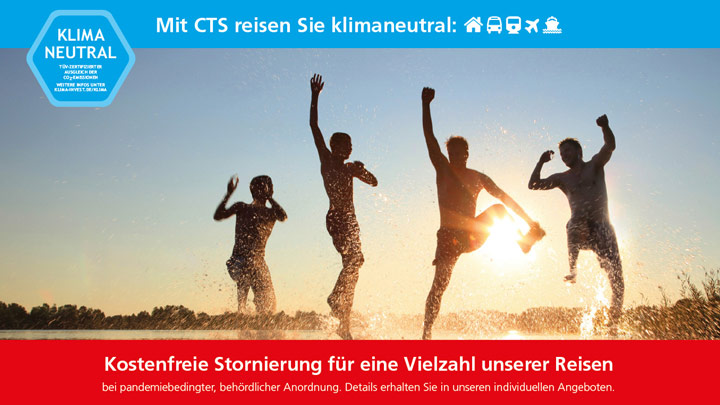Klassenfahrten und Reisen für Jugendgruppen Gut gelaunte Teenager auf Klassenfahrt