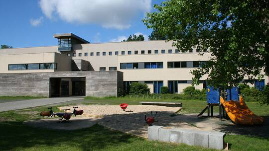 1 Klassenfahrt Oostduinkerke JugendherbergeDePeerdevisser Außenansicht