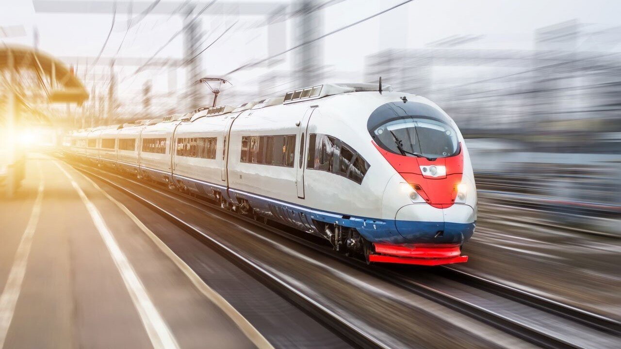 Mitarbeiter Transferabteilung Vorbeifahrender Zug