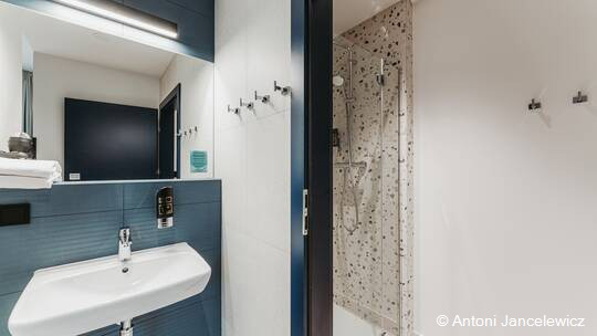 3 Klassenfahrt Krakau MEININGERHotelKrakowCentrum Badezimmer