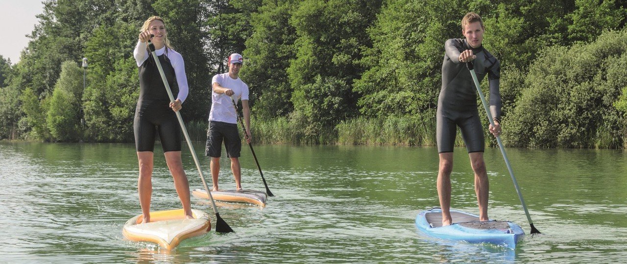 Aktivreisen für Klassen- und Jugendgruppen Schüler beim Stand-up-Paddling