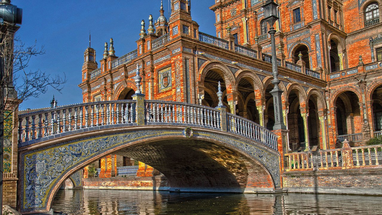 Gruppenreisen Spanien Brücke in Sevilla