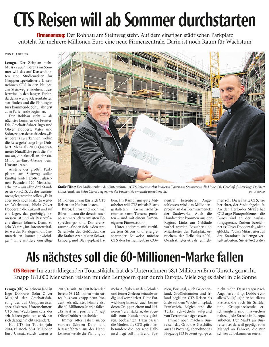 Ingo und Oliver Dobbert vor dem Rohbau