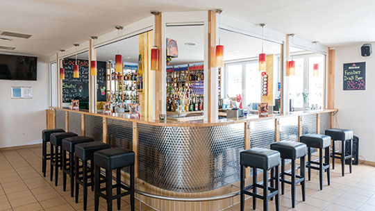 2 Klassenfahrt Wien ao Wien Hbf Bar