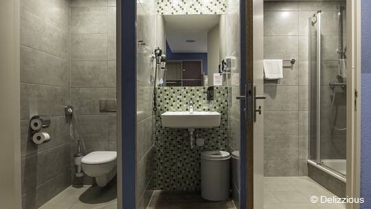 4 Klassenfahrt Amsterdam MeiningerAmsterdamCityWest Badezimmer