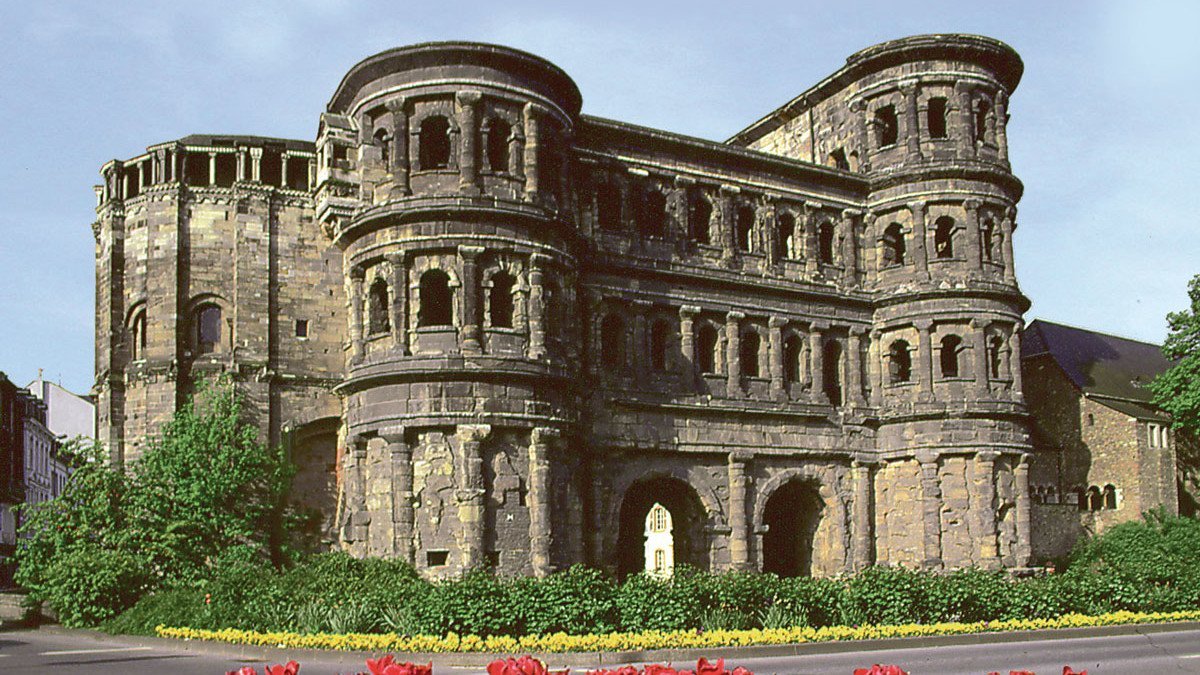 Ansicht auf Porta Nigra in Trier