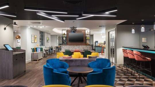 3 Gruppenreise Kent HolidayInnRochesterChatham Lobby