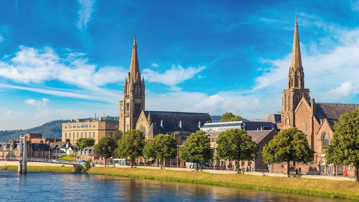 Kirchen in Inverness Kirchen in Inverness am Flussufer