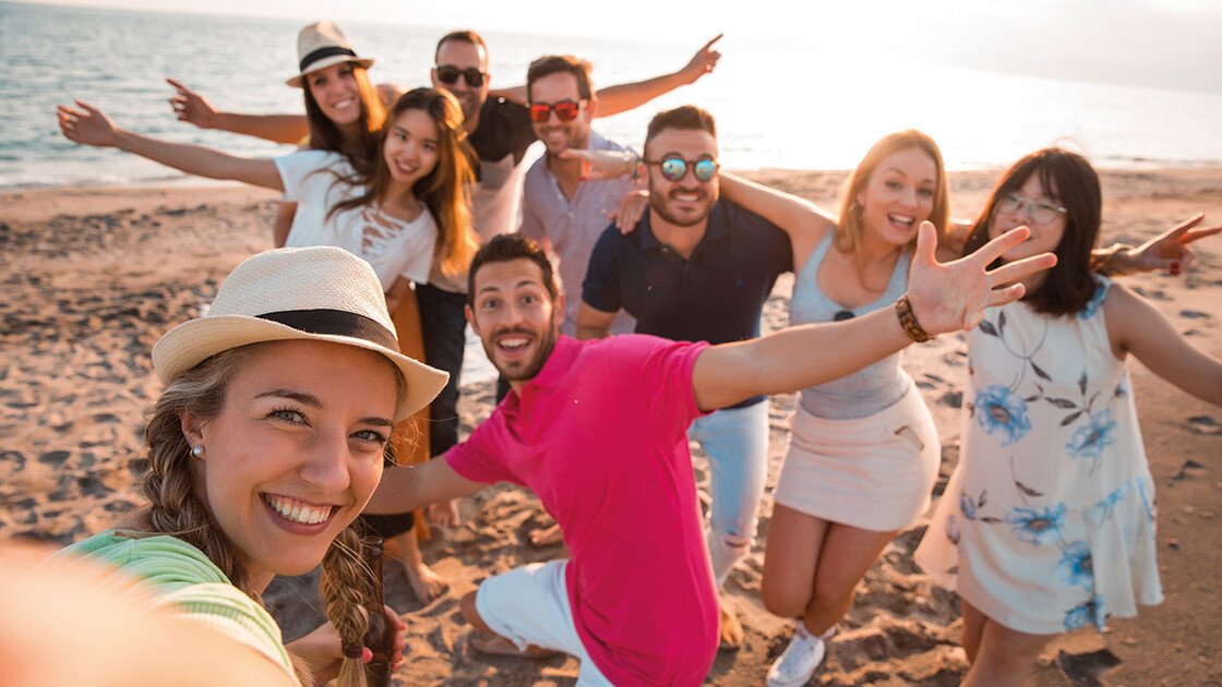Jugendliche Selfie am Strand