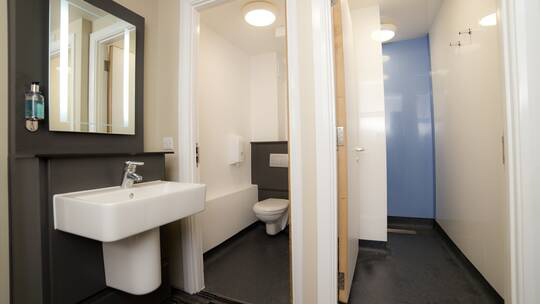 5 Klassenfahrt Cambridge YHACambridge Bad