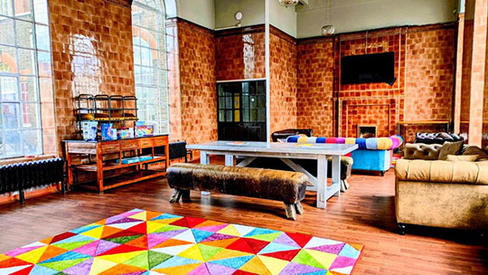 3 Klassenfahrt London RestUpHostel Aufenthaltsbereich