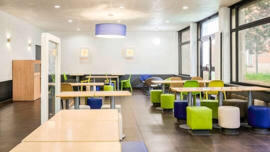 3 Klassenfahrt Lille IbisBudgetHotelLilleCentre Frühstücksbereich