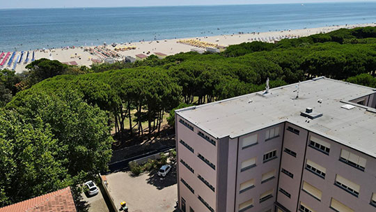 4 Klassenfahrt Adriaküste meetHostelCervia Aussenansichtvonoben 4 Klassenfahrt Adriaküste meetHostelCervia Aussenansichtvonoben