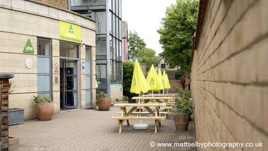 4 Klassenfahrt London YHALondonThameside Terrasse