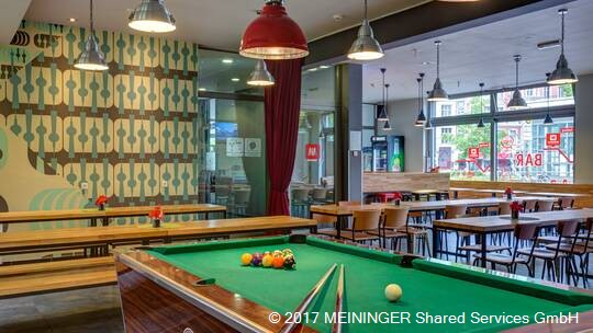 5 Klassenfahrt Berlin MEININGERHotelBerlinAlexanderplatz Billiard