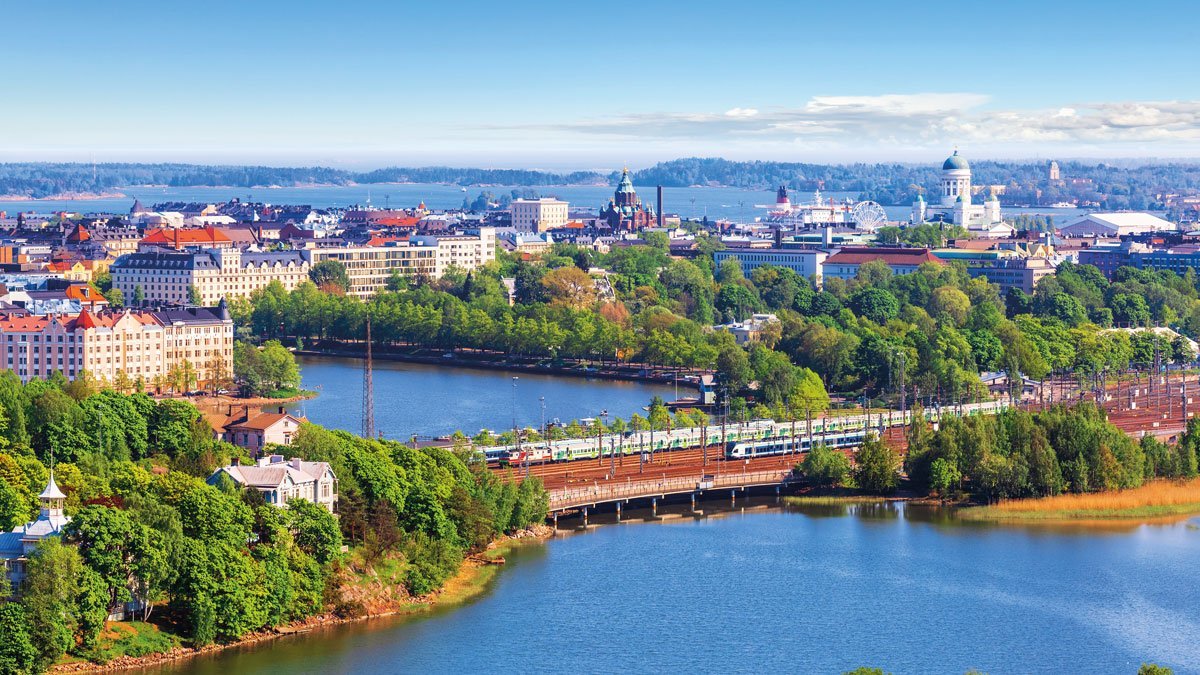 Klassenfahrt Stockholm Helsinki Tallinn Stadtansicht mit Fluss