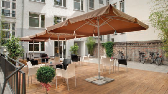 5 Klassenfahrt Berlin MEININGERHotelBerlinMitte_Humboldthaus_ Terrasse