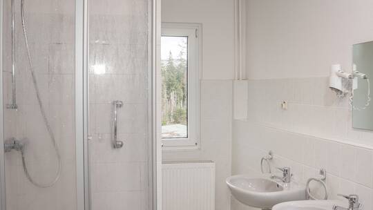 3 Klassenfahrt Harz_Brockenregion TheCabin Bad