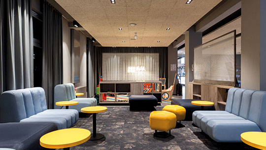 3 Klassenfahrt Frankfurt ao Ostend Sitzecke 3 Klassenfahrt Frankfurt ao Ostend Sitzecke