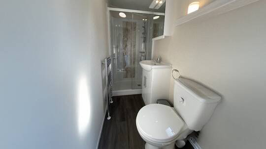 3 Klassenfahrt Biddinghuizen EuroParcsZuiderzee Badezimmer