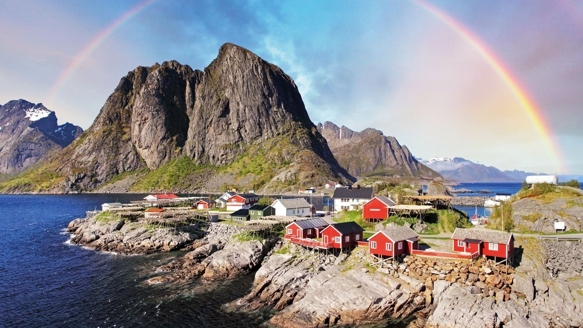 Regenbogen über den Lofoten