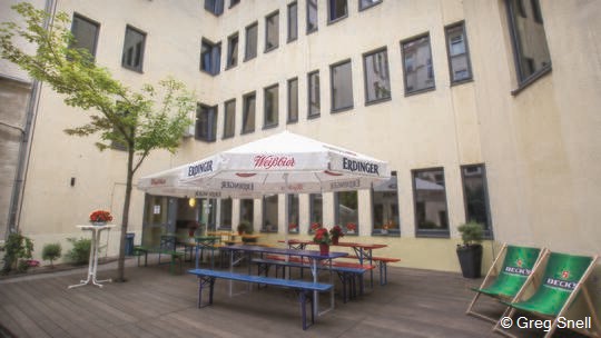 5 Klassenfahrt Berlin acamaKreuzberg Terrasse