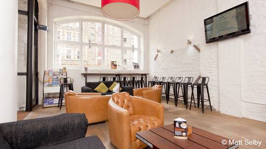 3 Klassenfahrt BathundBristol YHABristol Aufenthaltsraum