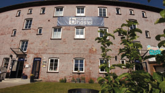 4 Klassenfahrt Rostock bluedoorsKTVHostel Außenansicht