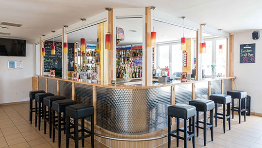 2 Klassenfahrt Wien ao Wien Hbf Bar 2 Klassenfahrt Wien ao Wien Hbf Bar