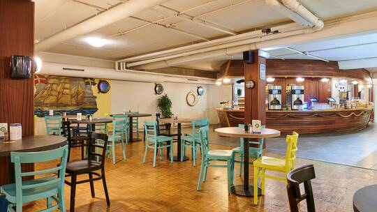 4 Klassenfahrt Hamburg a&oHamburgReeperbahn Frühstücksraum