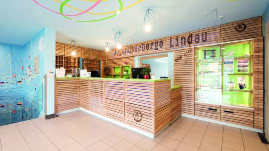 2 Klassenfahrt Bodensee JugendherbergeLindau Rezeption