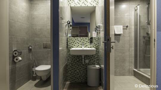 4 Klassenfahrt Amsterdam MeiningerAmsterdamCityWest Badezimmer