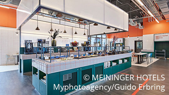 4 Klassenfahrt Koeln Meininger Fruehstueck1