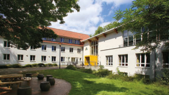 5 Klassenfahrt Lübeck JugendherbergeLübeck_VordemBurgtor_ außen3