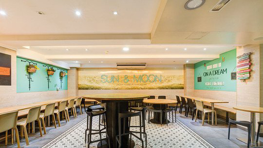 Sun and Moon Barcelona Sun and Moon Barcelona