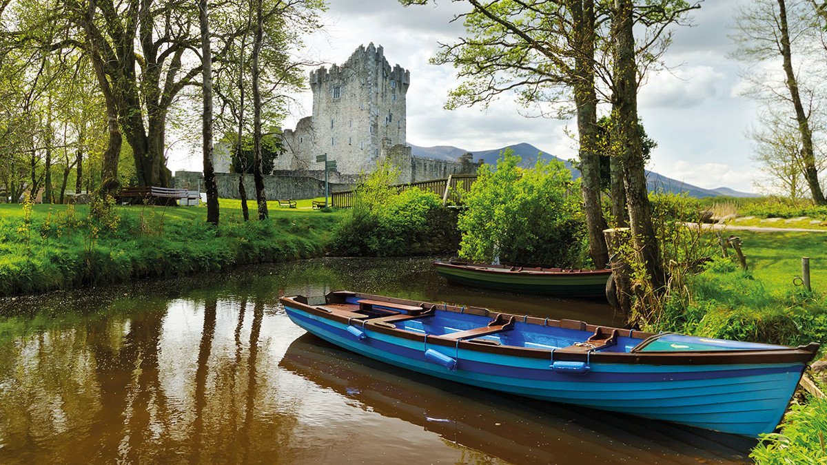 Klassenfahrt Irlands traumhafter Südwesten Schiff an der Ross-Castle