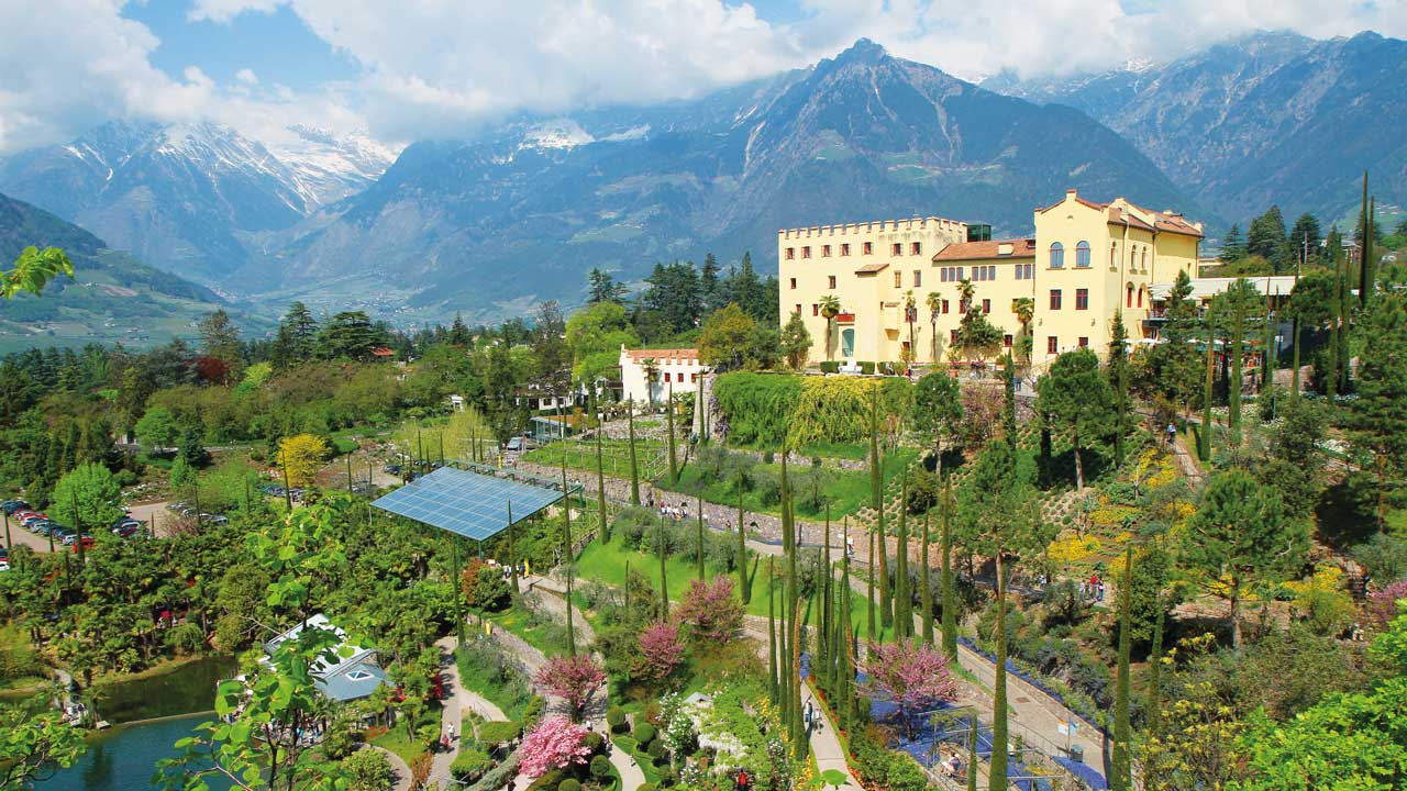 Schloßansicht aus der Vogelperspektive in Bozen