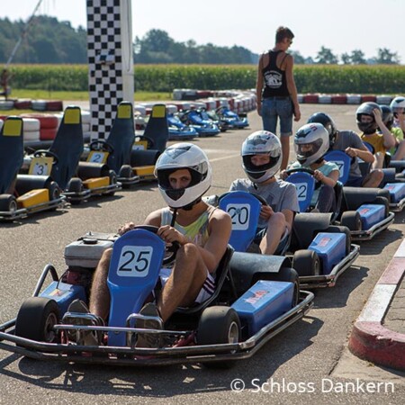 Fahrt auf der Kartbahn