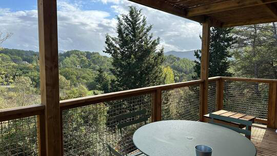 4 Klassenfahrt Aix en Provence HuttopiaCityKampAix en Provence Terrasse