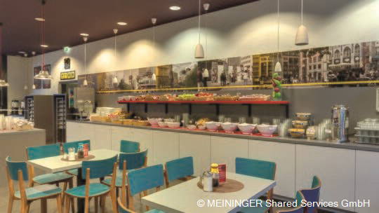 5 Klassenfahrt Berlin MEININGERHotelBerlinHauptbahnhof Frühstücksraum