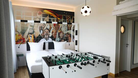 2 Klassenfahrt Nordseeküste_Wangerland WangerlandResort Fußballzimmer