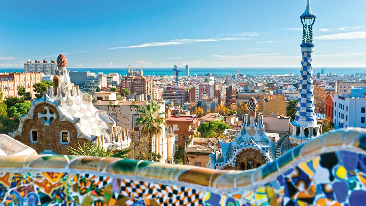 Blick von Park Güell auf Barcelona