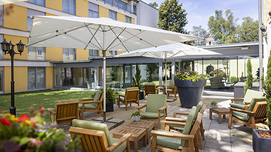 3 Gruppenreise Salzburg ARCOTELCastellaniSalzburg Terrasse