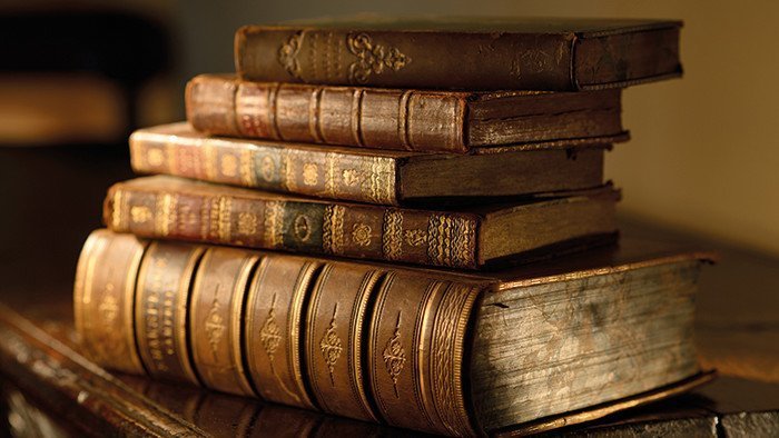 Erlasse und Verordnungen Bücherstapel