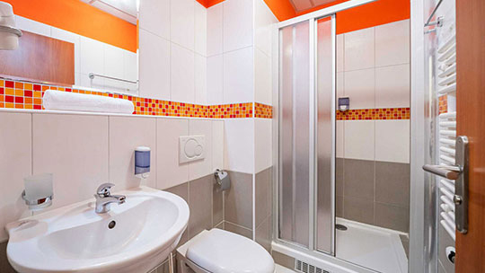 2 Klassenfahrt Prag Hotel City Central Badezimmer