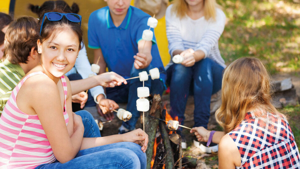Schüler-innen im Kletterpark