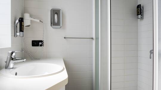 4 Klassenfahrt Antwerpen a&oAntwerpenCentraal Badezimmer